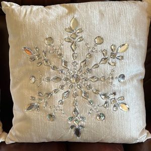 Get All 4 gorgeous snowflake pillows for one low price❄️